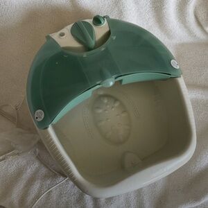 Green and White Foot Spa